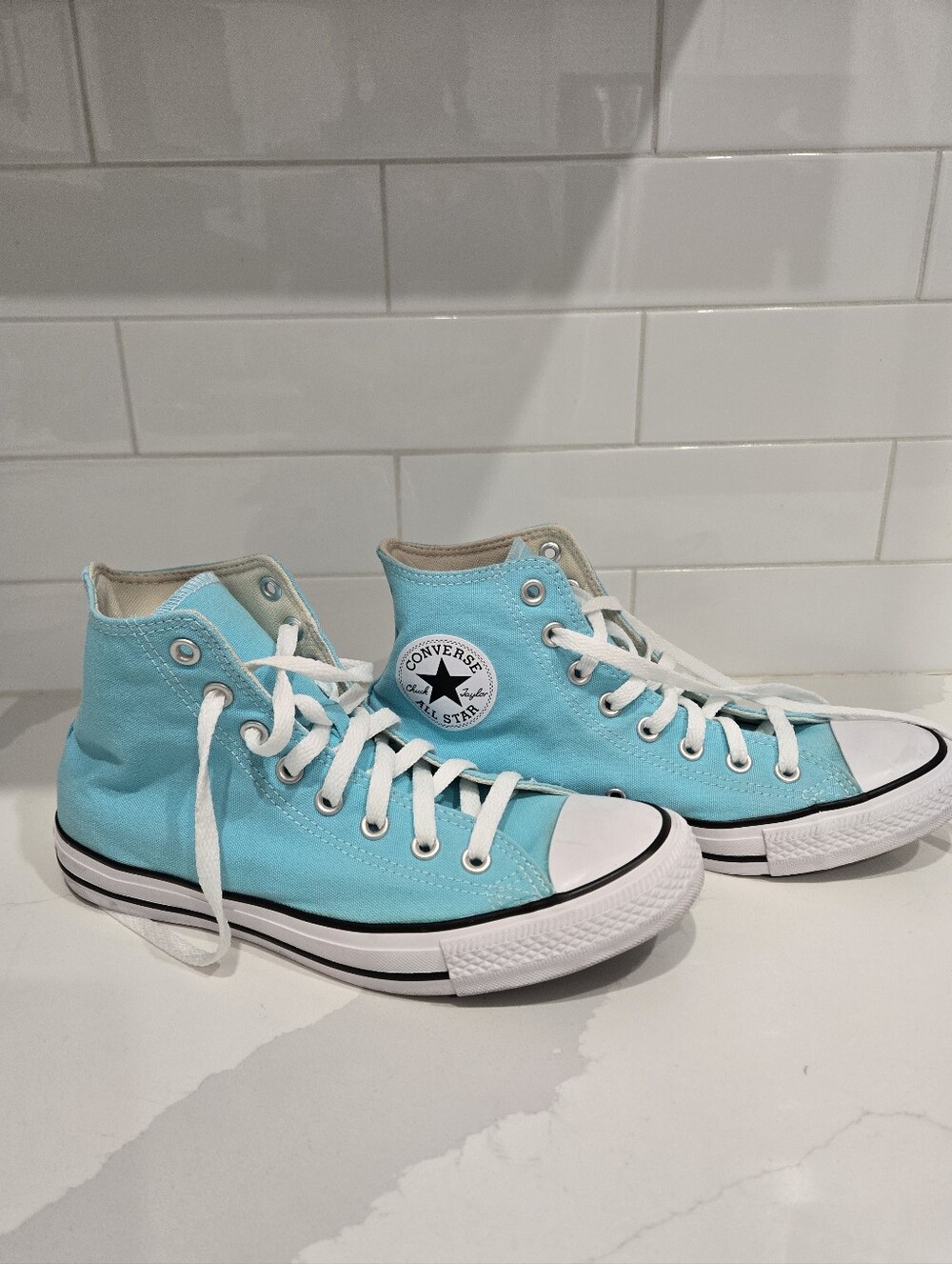 EUC Converse Hi Tops EUC W 9.5 M 7.5